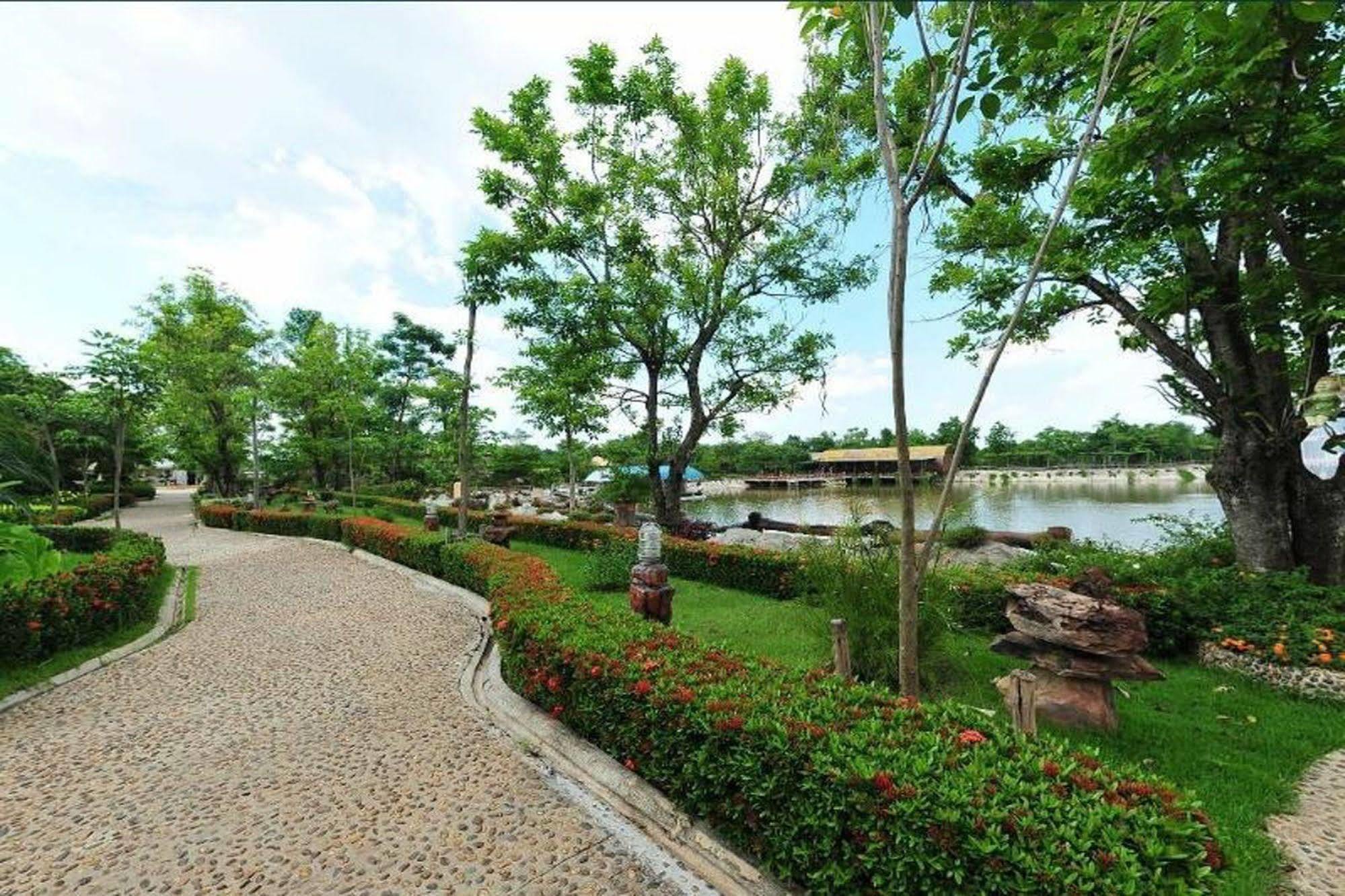 Chart Trip Resort Nakhon Ratchasima Bagian luar foto